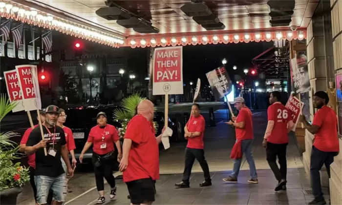 Featured image for - États-Unis : 10 000 travailleurs de l'hôtellerie en grève pendant le week-end chargé de la fête du travail